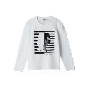 Street chic girl t-shirt with rhinestones