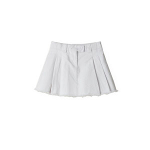 Street chic girl pleated skirt