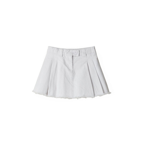 Street chic girl pleated skirt