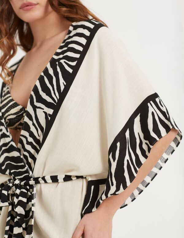 Manyara Woman Poncho – Image 3
