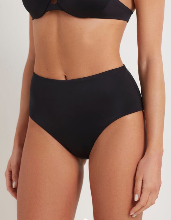 Essentials Woman Shaping Bottom 1