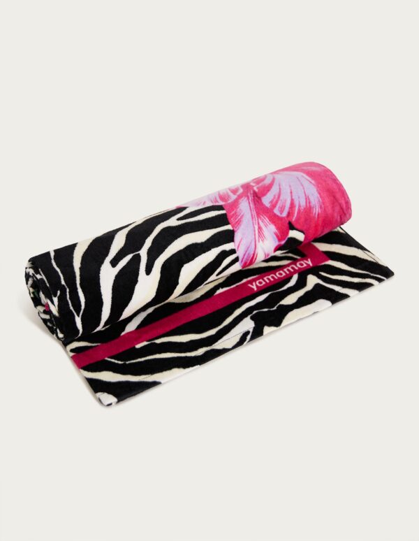 Manyara Woman Beach Towel – Image 3