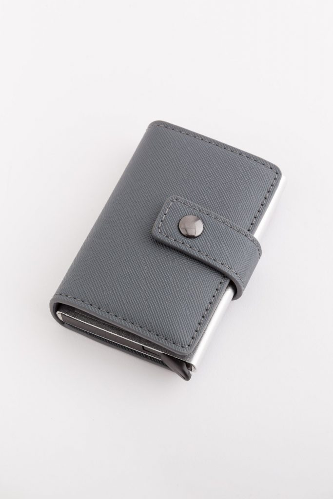 new 6754 man credit card holders
