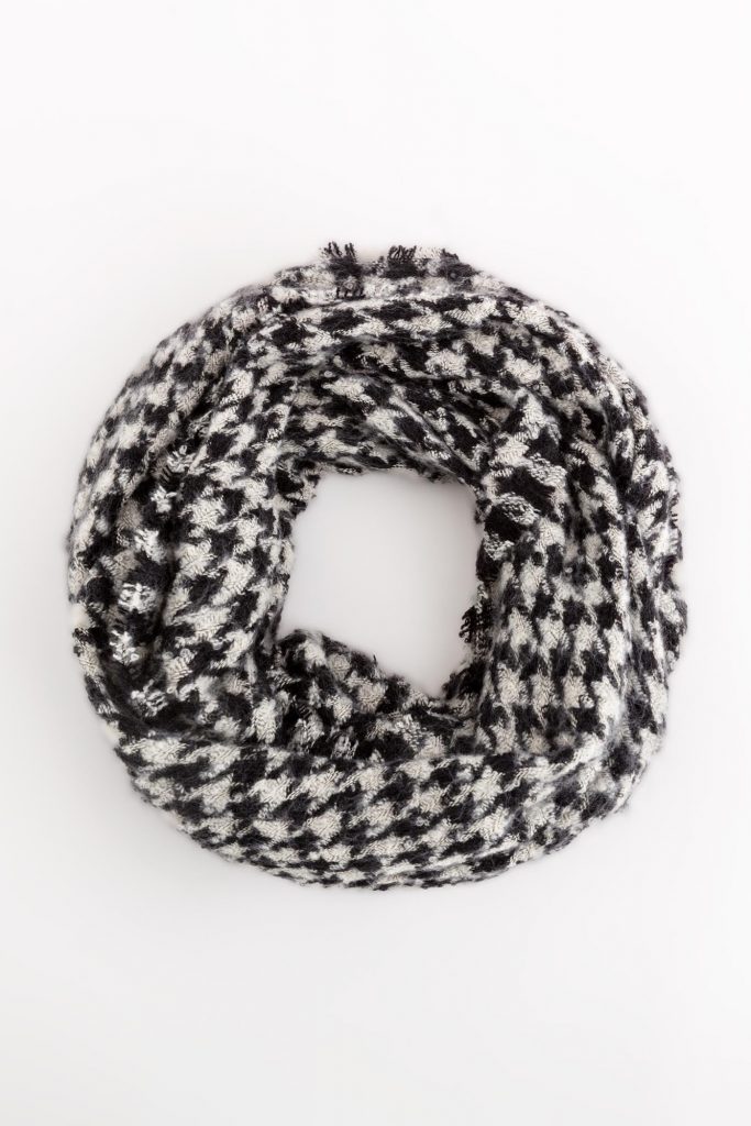 ortisei woman round neck scarf