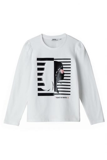 Street chic girl t-shirt with rhinestones
