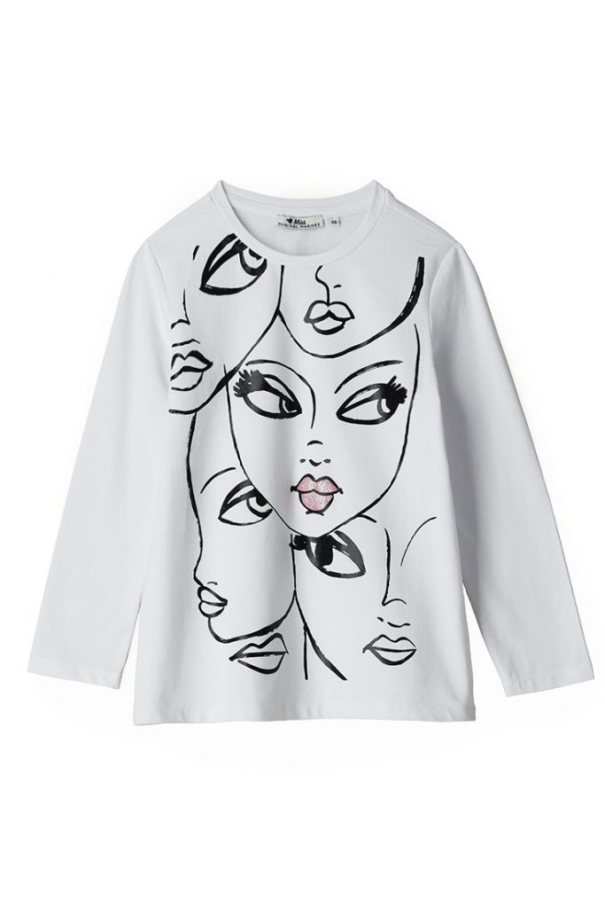 Street chic girl t-shirt with glossy print