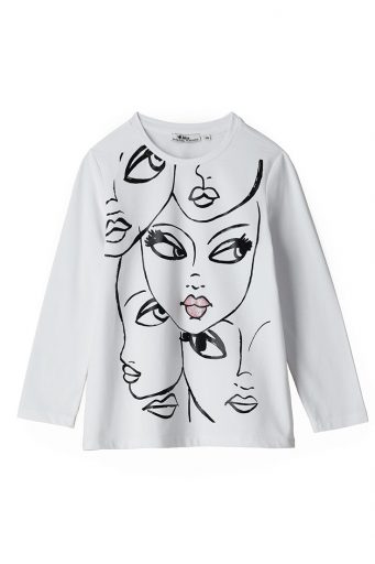 Street chic girl t-shirt with glossy print