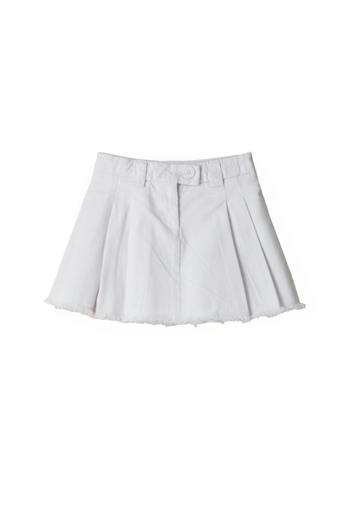 Street chic girl pleated skirt
