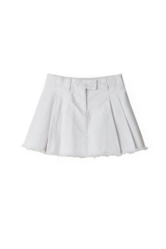 Street chic girl pleated skirt