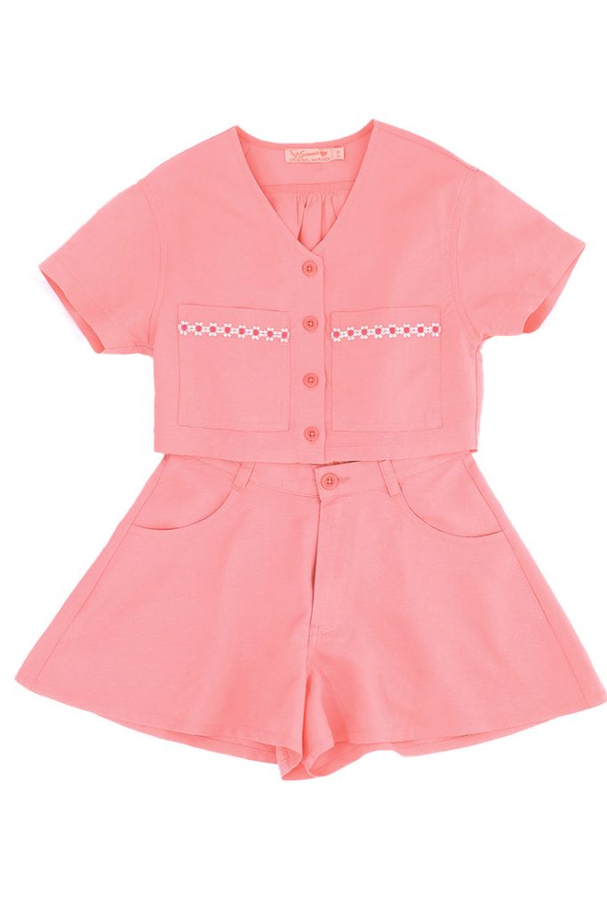 Ibiza’s market girl shirt and shorts set
