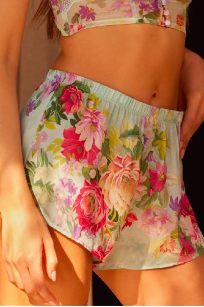 Dahlia Woman Shorts